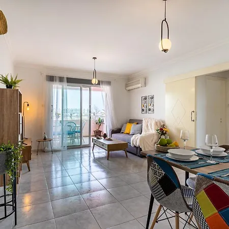 Sweet Retreat 2-br In Mackenzie Apartment
