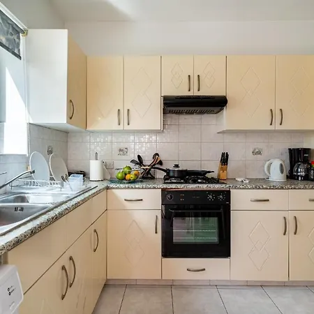 Sweet Retreat 2-br In Mackenzie Apartment