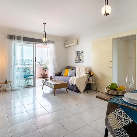 Apartment Sweet Retreat 2-br In Mackenzie Larnaca