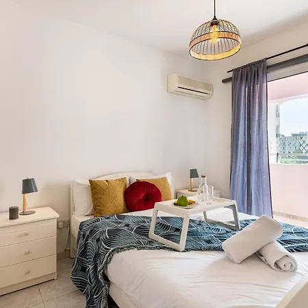 Sweet Retreat 2-br In Mackenzie Apartment Larnaca
