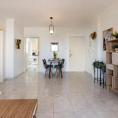 Sweet Retreat 2-br In Mackenzie Apartment Larnaca