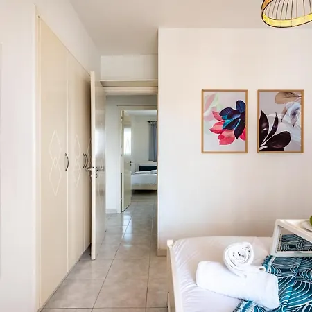 Sweet Retreat 2-br In Mackenzie Apartment Larnaca