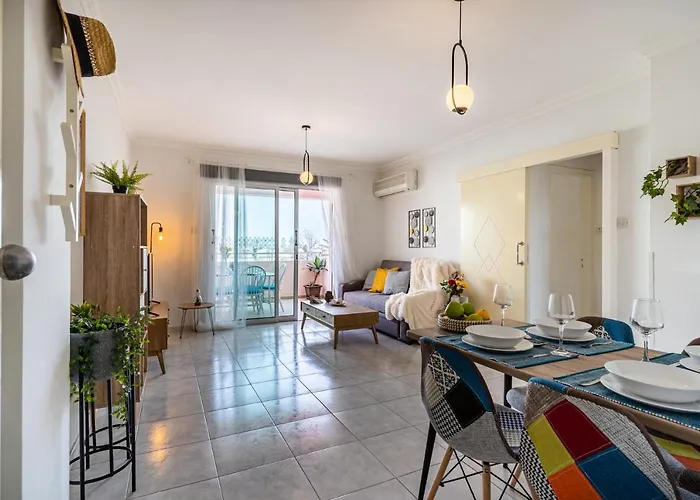 Sweet Retreat 2-br In Mackenzie Διαμέρισμα