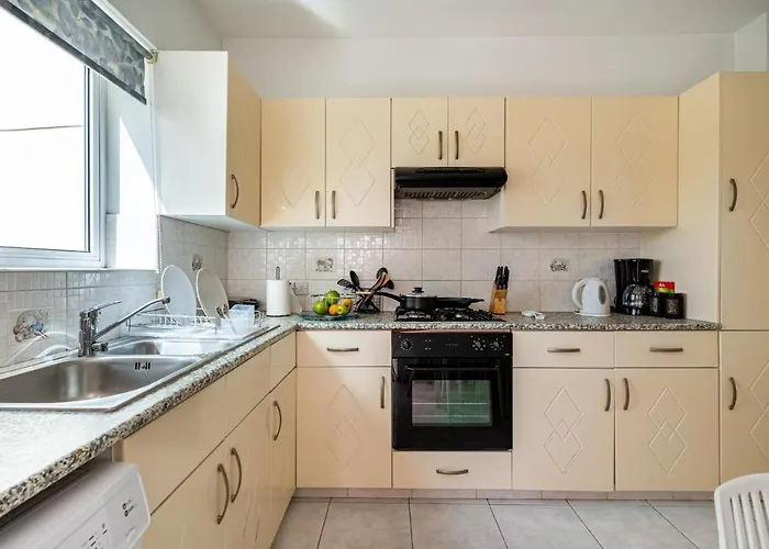 Sweet Retreat 2-br In Mackenzie Διαμέρισμα