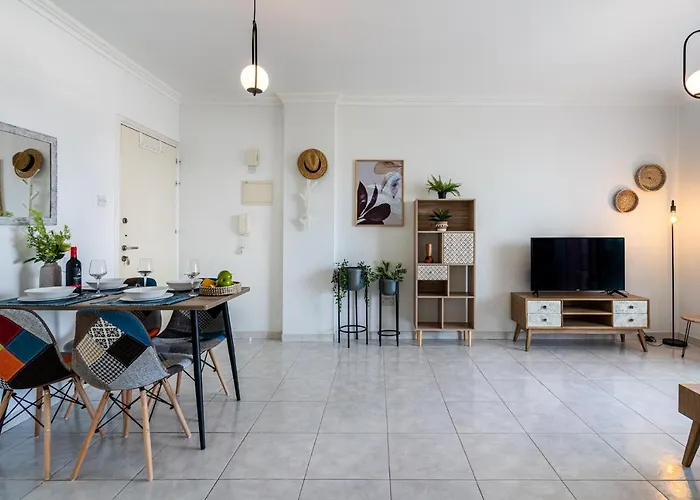 Sweet Retreat 2-br In Mackenzie * Λάρνακα