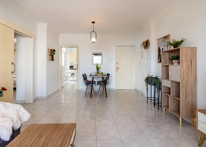 Sweet Retreat 2-br In Mackenzie Διαμέρισμα Λάρνακα